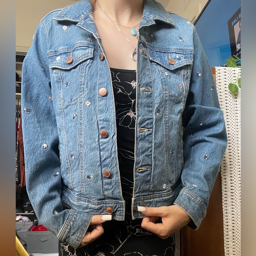 universal threads jean jacket with embroidered flowers